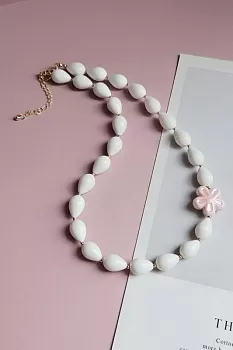 Белый Цветок: набор материалов для создания колье с майоркой и керамикой (НАБОР-45)