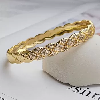 Браслет жесткий с фианитами 67х55х7.7 мм позолота (8550-З)