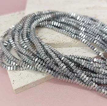 Нить 20 см Гематит 3х1.6 мм бусина квадрат с гранями, цвет платина (7899-3)	 для бижутерии купить с доставкой по России | Интернет‑магазин Viva Beads