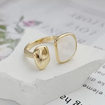 Кольцо с перламутром свободный размер, позолота 14к светлое золото (8719-З) купить с доставкой по России | Интернет-магазин Viva Beads