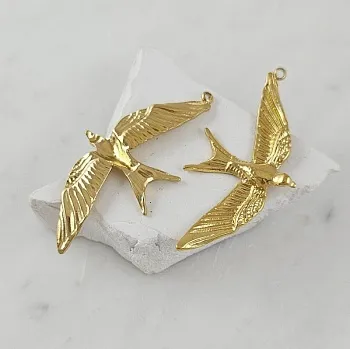 Подвеска кулон Ласточка 48.5х23 мм, нержавеющая сталь, позолота 18К (9884-З) купить с доставкой по России | Интернет-магазин Viva Beads