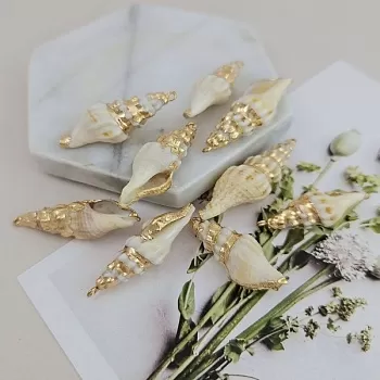 Подвеска Ракушка 32-43x11-14 мм в позолоте (9735) купить с доставкой по России | Интернет-магазин Viva Beads