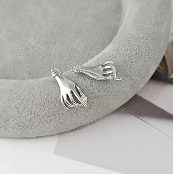 Подвеска Рука с фианитом 19.4x8.7 мм родиевое покрытие (9302-Р) купить с доставкой по России | Интернет-магазин Viva Beads