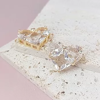 Коннектор Сердце с фианитами 26х18х7 мм позолота (7929-З) Коннектор Сердце с фианитами 26х18х7 мм позолота (7929-З)