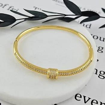 Браслет жесткий 65х55х4 мм с фианитами, позолота 14К (10037-З) купить с доставкой по России | Интернет-магазин Viva Beads