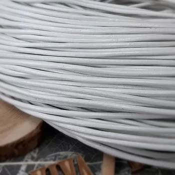 Шнур кожа 2 мм БЕЛЫЙ (746-БЕЛ) купить | Заказать в интернет-магазине Viva Beads
