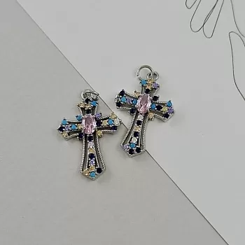 Подвеска Крест с фианитами 27.5x18.6 мм родиевое покрытие (9504-Р) Подвеска Крест с фианитами 27.5x18.6 мм родиевое покрытие (9504-Р)