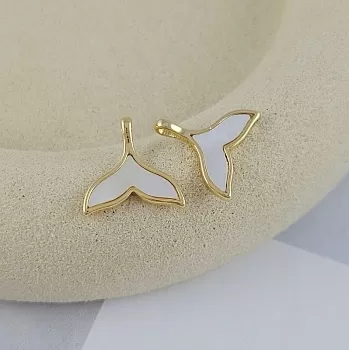 УЦЕНКА Подвеска Хвост кита с перламутром 13.6x14 мм позолота 18К (8760-З-УЦ) купить с доставкой по России | Интернет-магазин Viva Beads