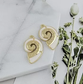 Подвеска Ракушка 26x16 мм с эмалью, позолота 14К (9765-З) купить с доставкой по России | Интернет-магазин Viva Beads