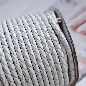 50 см Шнур кожаный плетеный БЕЛЫЙ 3 мм (2768-Б) купить | Заказать в интернет-магазине Viva Beads
