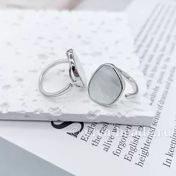 Кольцо с перламутром родиевое покрытие (7143-Р) купить с доставкой по России | Интернет-магазин Viva Beads