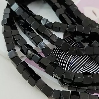 Нить 19 см. Агат черный бусина куб 6.5-7 мм (5996-6) купить в Воронеже | Заказать в интернет-магазине Viva Beads
