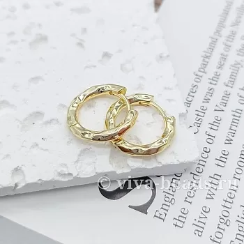 Серьги кольца, бублики, конго, мятые 19х3 мм позолота (6540-З) Серьги кольца, бублики, конго, мятые 19х3 мм позолота (6540-З)