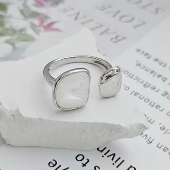 Кольцо с перламутром свободный размер, родиевое покрытие (8719-Р) купить с доставкой по России | Интернет-магазин Viva Beads