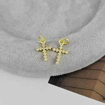 Подвеска Крест 15x9 мм с фианитами, позолота 18К (7543-З) Подвеска Крест 15x9 мм с фианитами, позолота 18К (7543-З)