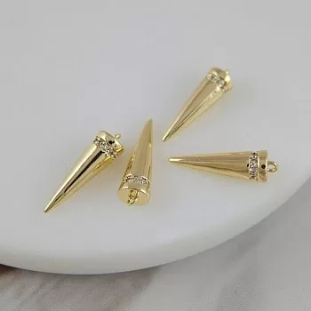 УЦЕНКА Подвеска Шип 15x4 мм, фианиты, позолота 14К (7763-З-УЦ) УЦЕНКА Подвеска Шип 15x4 мм, фианиты, позолота 14К (7763-З-УЦ)