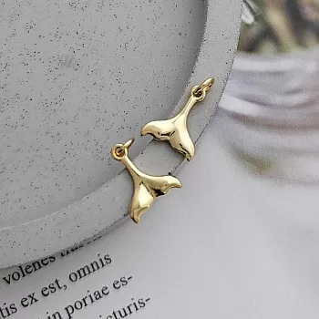 Подвеска Хвост кита 11.7х9.4 мм позолота (8855-З) купить с доставкой по России | Интернет-магазин Viva Beads