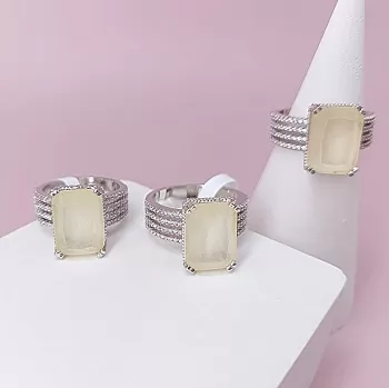 Кольцо с фианитами родиевое покр. (7844) купить с доставкой по России | Интернет-магазин Viva Beads