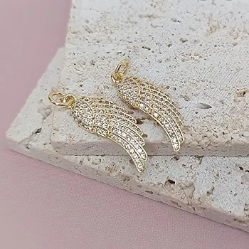 Подвеска Крыло с фианитами 23.4х7.6 мм позолота (7938-З) Подвеска Крыло с фианитами 23.4х7.6 мм позолота (7938-З)