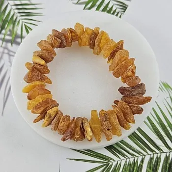 Лечебный браслет из натурального нешлифованного янтаря 20 см, кусочки 13-20х5-6 мм (10013-1) купить с доставкой по России | Интернет-магазин Viva Beads