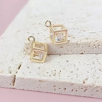 Подвеска Куб с фианитом 6х12 мм позолота (7871-З) Подвеска Куб с фианитом 6х12 мм позолота (7871-З)