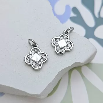 УЦЕНКА Подвеска Клевер с фианитами 10.5x8.8 мм родиевое покрытие (8990-Р-УЦ) УЦЕНКА Подвеска Клевер с фианитами 10.5x8.8 мм родиевое покрытие (8990-Р-УЦ)