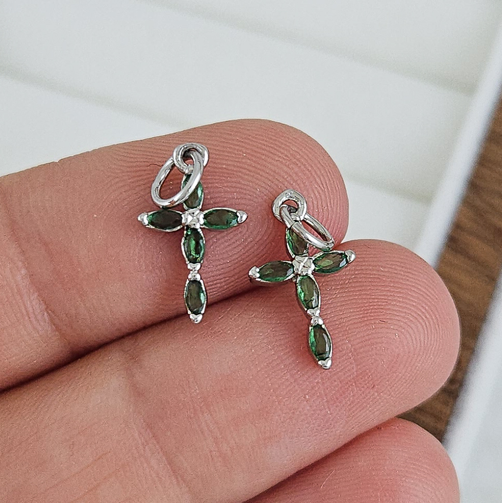 Подвеска Крест 13.5х8 мм с зелеными фианитами, родиевое покр. (7512-ЗР) купить с доставкой по России | Интернет-магазин Viva Beads