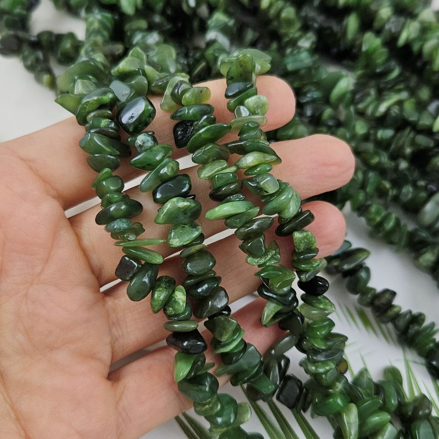 Нить 39 см Нефрит байкальский 5-8 мм крошка (9995) купить в Воронеже | Заказать в интернет-магазине Viva Beads
