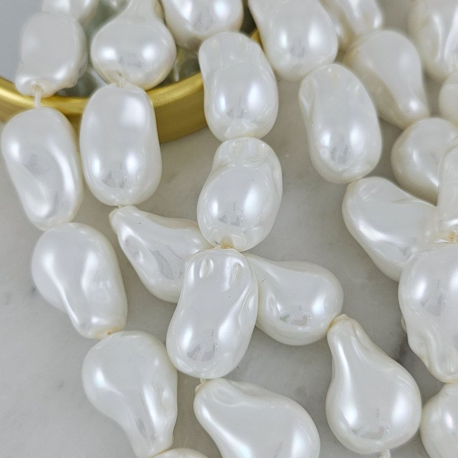 1 шт. Жемчуг майорка 15х17.5х23-25 мм, форма капля барокко, белый (6430-24) купить с доставкой по России | Интернет-магазин Viva Beads