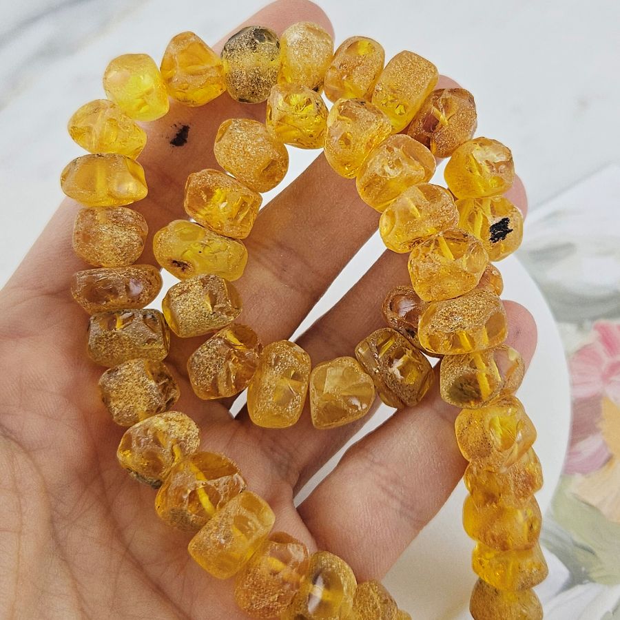 1 шт. Янтарь натуральный 9-13х7-9 мм бусины необработанные (10151) для бижутерии купить с доставкой по России | Интернет‑магазин Viva Beads
