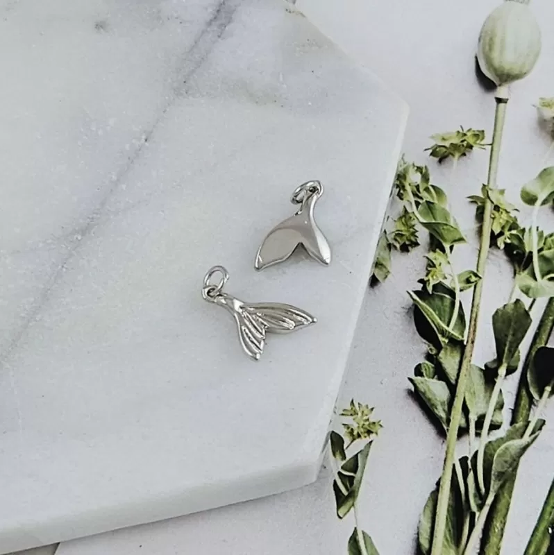 Подвеска Хвост русалки 13.7х8.8 мм родиевое покрытие (9767-Р)