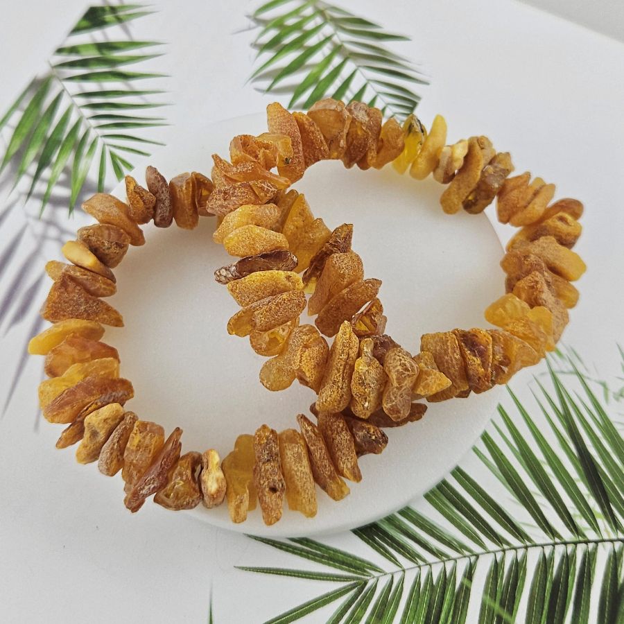 Лечебный браслет из натурального нешлифованного янтаря 20 см, кусочки 13-20х5-6 мм (10013-1)