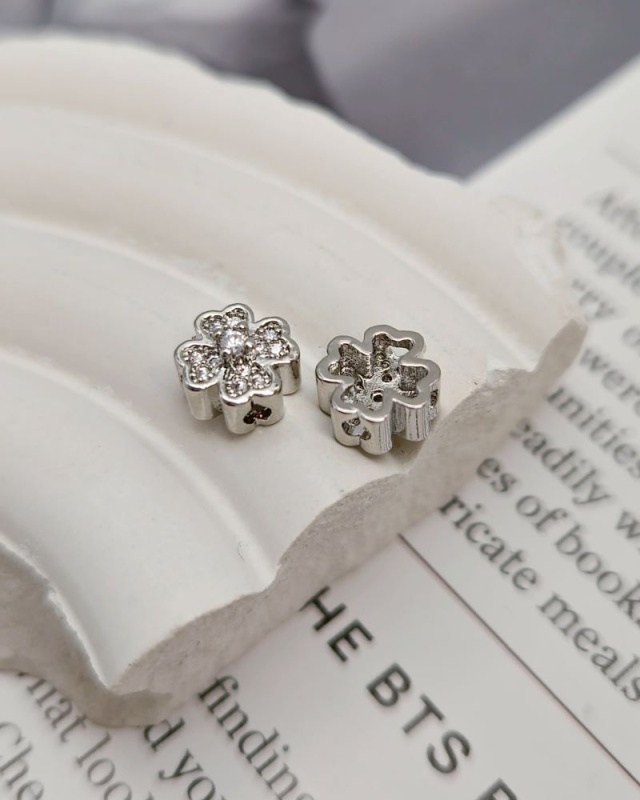 УЦЕНКА 1 шт. Бусина /разделитель/ с фианитами Клевер 8х5 мм родиевое покрытие (8415-Р) купить в Воронеже | Заказать в интернет-магазине Viva Beads
