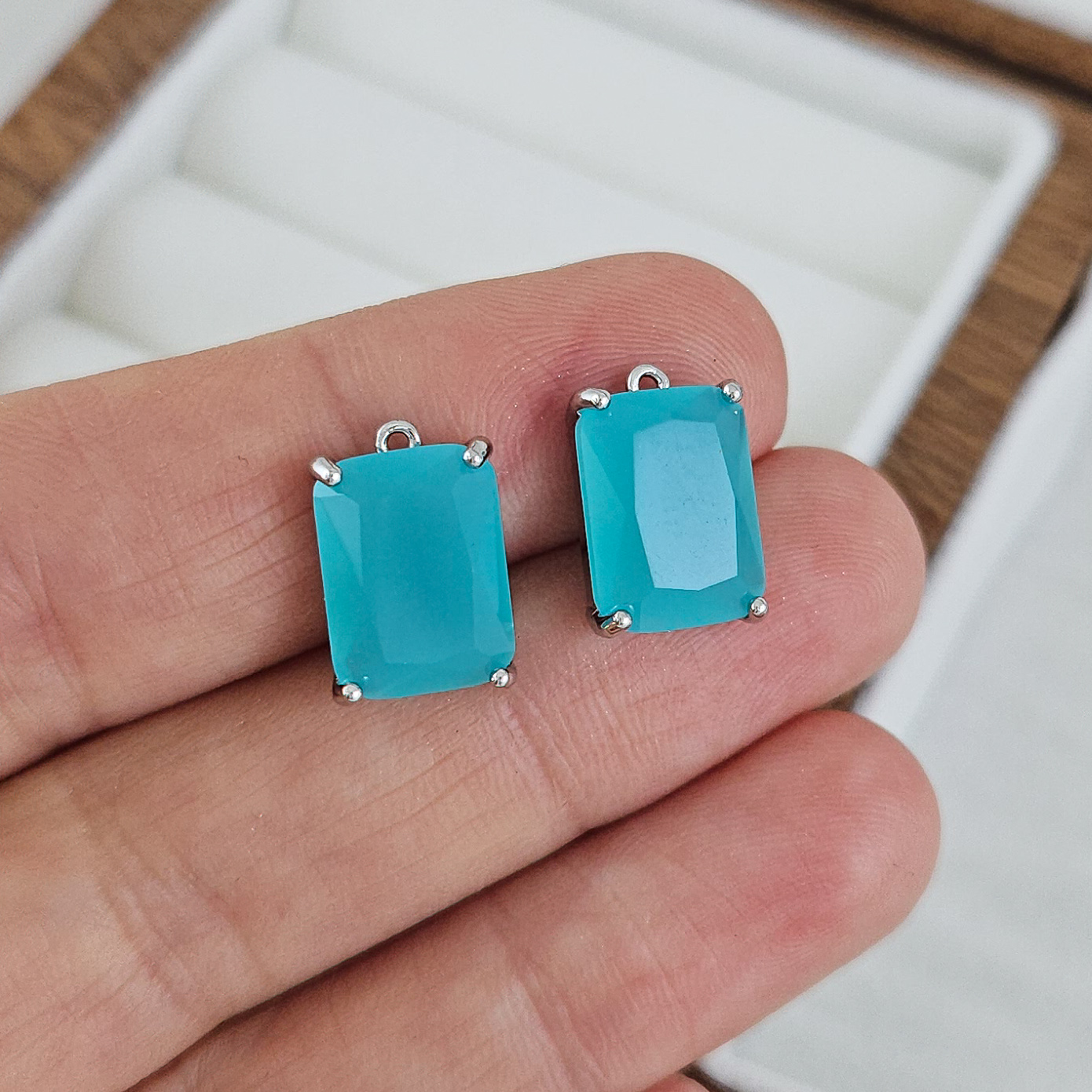 Подвеска прямоугольная с кристаллом 13.5x9 мм, родиевое покрытие, бирюзовый (10216-Р-БИР) купить с доставкой по России | Интернет-магазин Viva Beads