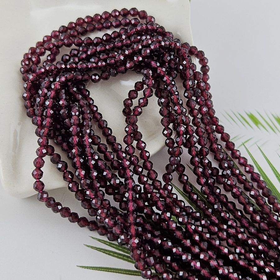 Нить 38 см Гранат натуральный ок. 3.4 мм, граненые бусины (6102-3) купить в Воронеже | Заказать в интернет-магазине Viva Beads

