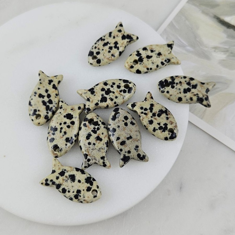 Подвеска Рыба 24-25х12-13х5-6 мм далматиновая яшма (9191-ДЯ) для бижутерии купить с доставкой по России | Интернет‑магазин Viva Beads
