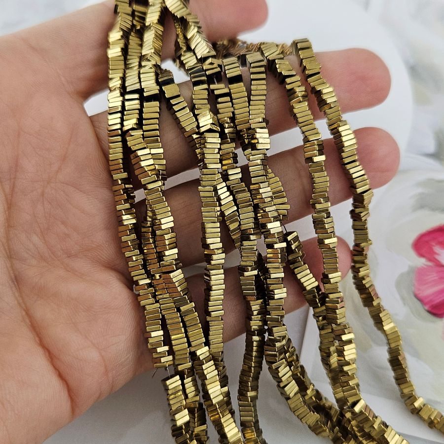 Нить 40 см Гематит, гематин ок. 3х0.9 мм бусины плоский квадрат, цвет античное золото (7896-3) для бижутерии купить с доставкой по России | Интернет‑магазин Viva Beads
