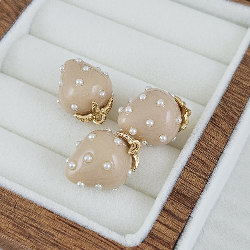 Подвеска Клубника 18.7х13.7мм акрил, бежевый, позолота 14К (10228-З-БЕЖ) купить с доставкой по России | Интернет-магазин Viva Beads