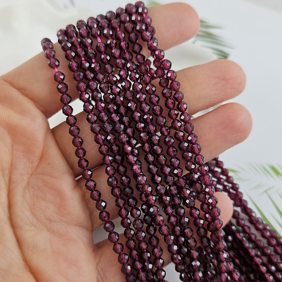 Нить 38 см Гранат натуральный ок. 3.4 мм, граненые бусины (6102-3) купить в Воронеже | Заказать в интернет-магазине Viva Beads
