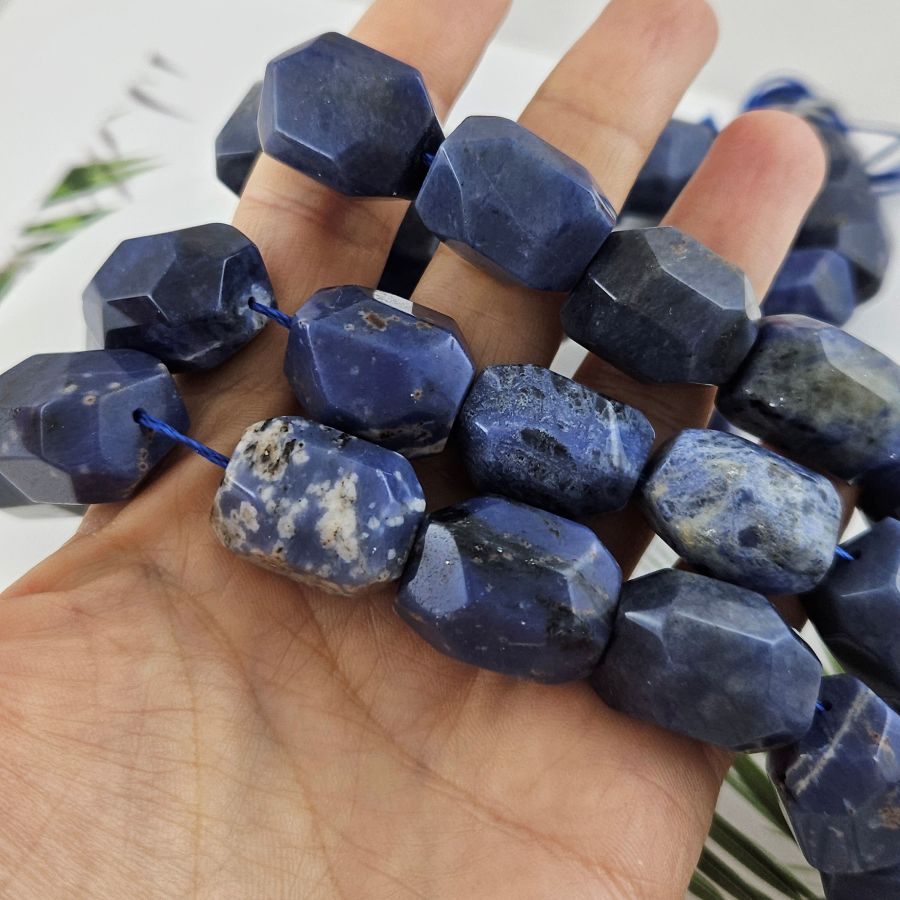 1 шт. Бусина крупная граненая 20-25x14-17 мм, содалит (10027-СОД) купить в Воронеже | Заказать в интернет-магазине Viva Beads
