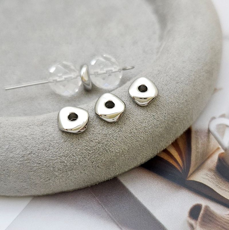 УЦЕНКА 1 шт. Бусина разделитель диск-треугольник 8х2.8 мм родиевое покрытие (9189-Р-УЦ) купить в Воронеже | Заказать в интернет-магазине Viva Beads
