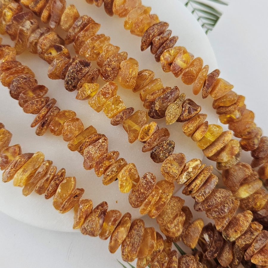 10 см Бусины из натурального нешлифованного янтаря чипсы 11-14х3-5 мм (10015) купить в Воронеже | Заказать в интернет-магазине Viva Beads
