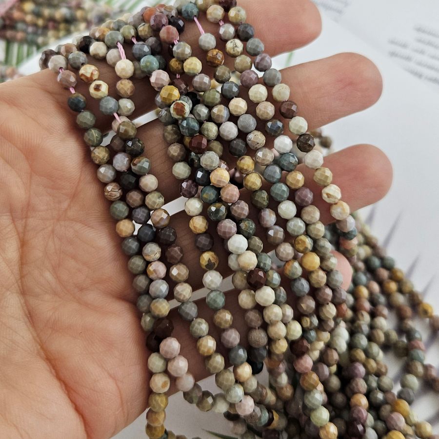 Нить 39 см Яшма натуральная ок. 4 мм граненые бусины (10049-4)  для бижутерии купить с доставкой по России | Интернет‑магазин Viva Beads
