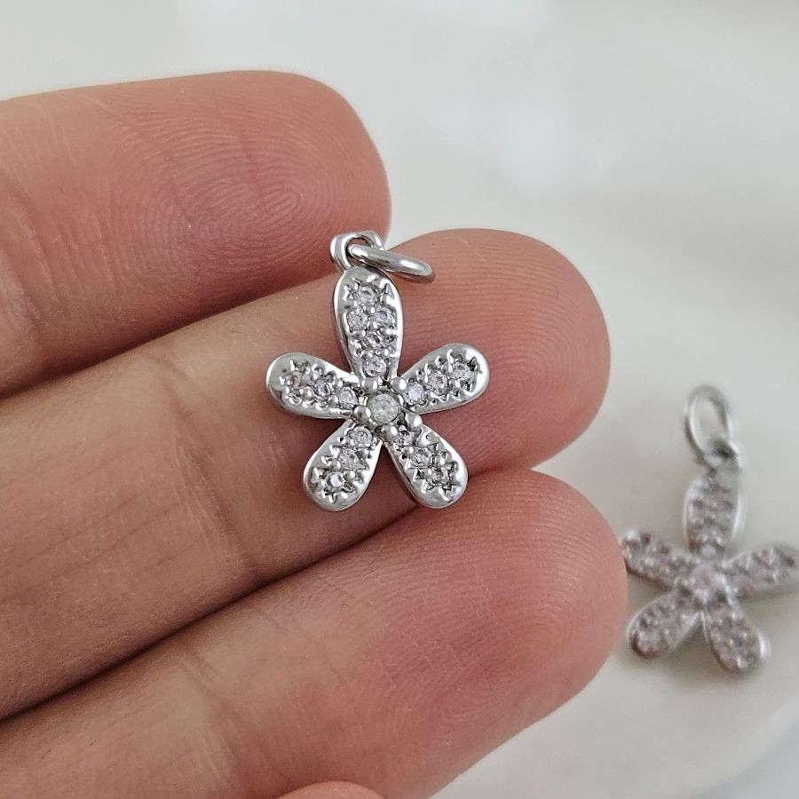 Подвеска Цветок 14.5х11.7 мм с фианитами, родиевое покрытие (10134-Р) купить с доставкой по России | Интернет-магазин Viva Beads