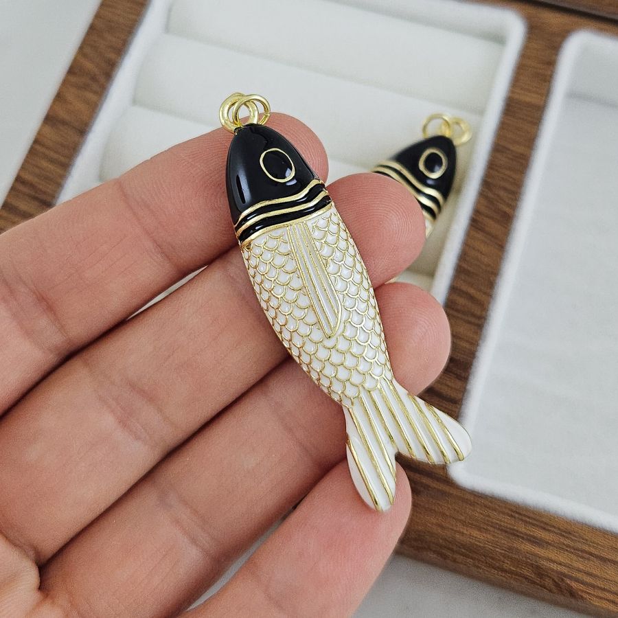 Подвеска Рыба 53.4х13.6 мм с эмалью, позолота 18К, белый (10297-БЧ) купить с доставкой по России | Интернет-магазин Viva Beads