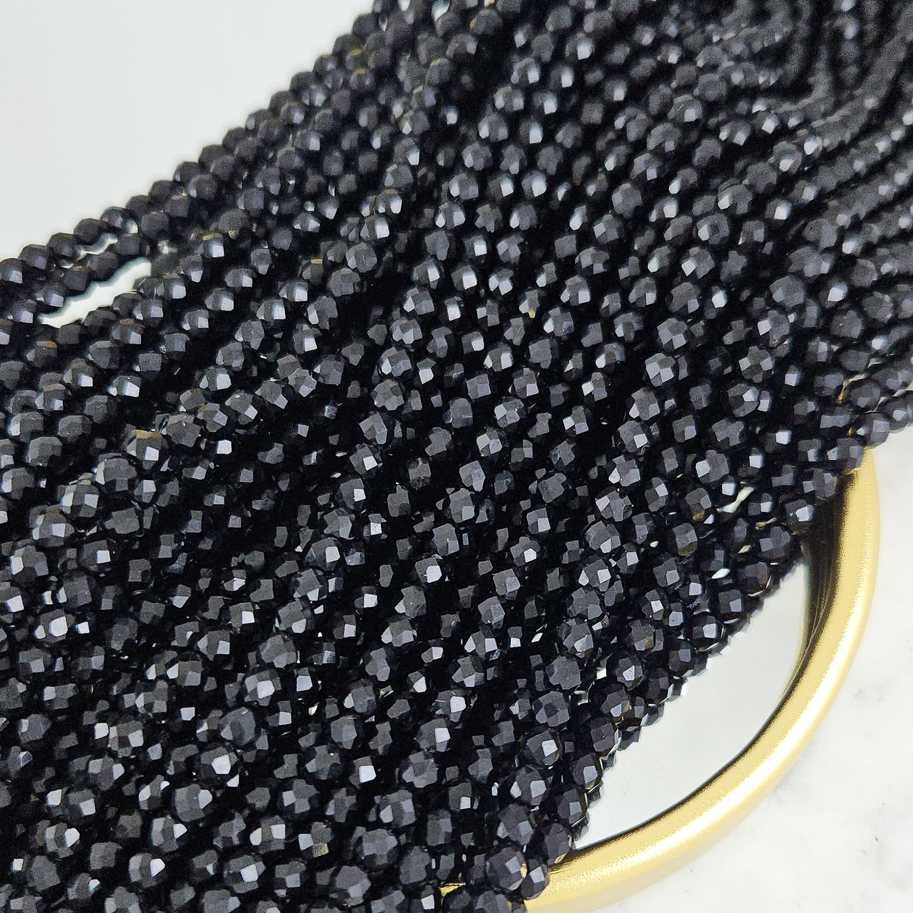 Нить 36 см Бусины стеклянные ок. 3.8 мм, граненый шар, черный (10256-4) купить с доставкой по России | Интернет-магазин Viva Beads