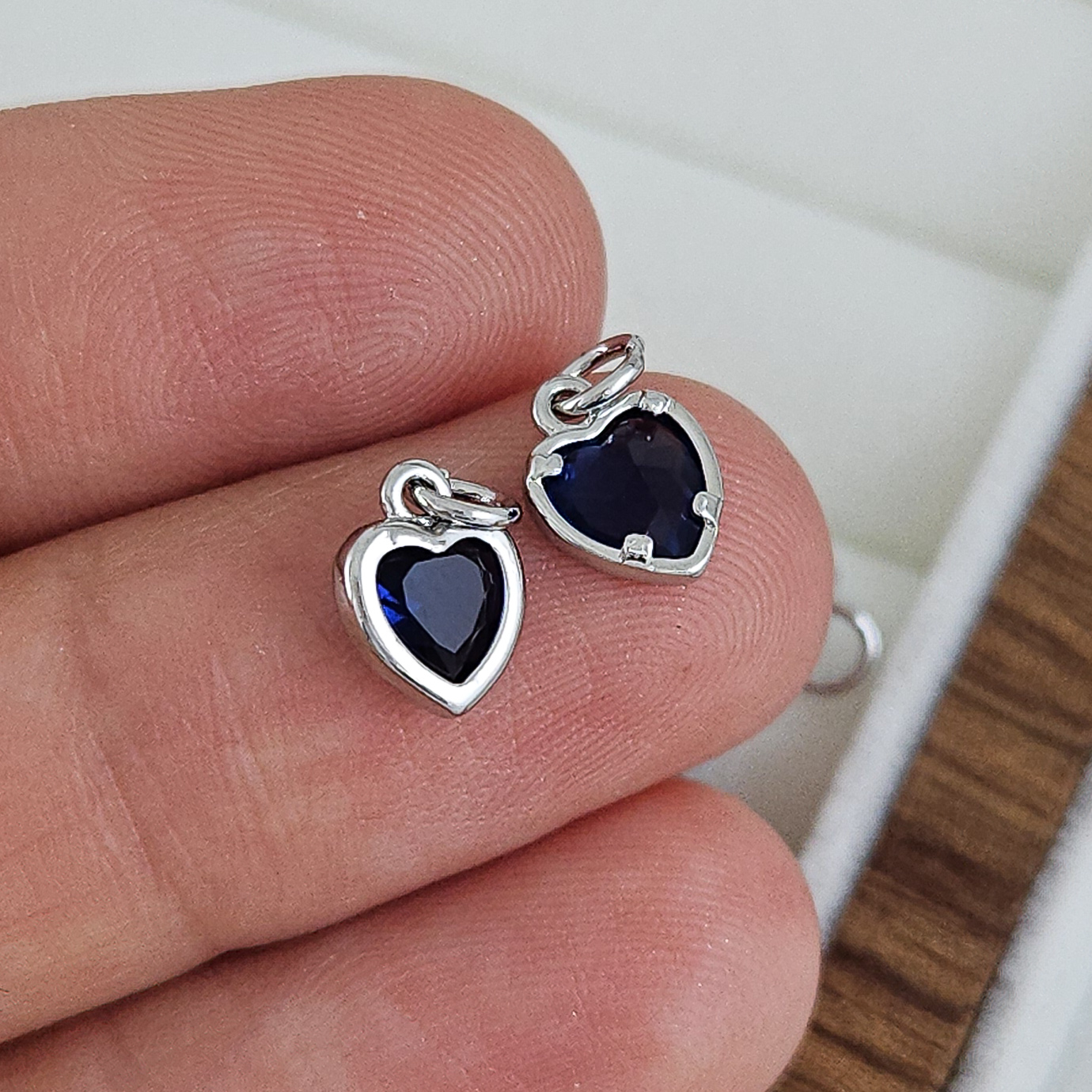 Подвеска Сердце с фианитом 6х8 мм синий, родиевое покрытие (8030-РСИН) купить с доставкой по России | Интернет-магазин Viva Beads