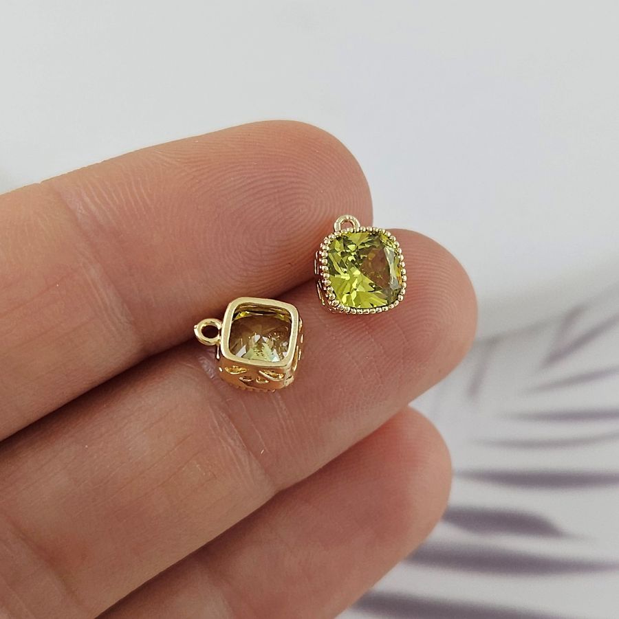 Подвеска с фианитом 8.3х7х4.1 мм цвет перидот, позолота 14К (7313-7-ПЗ)