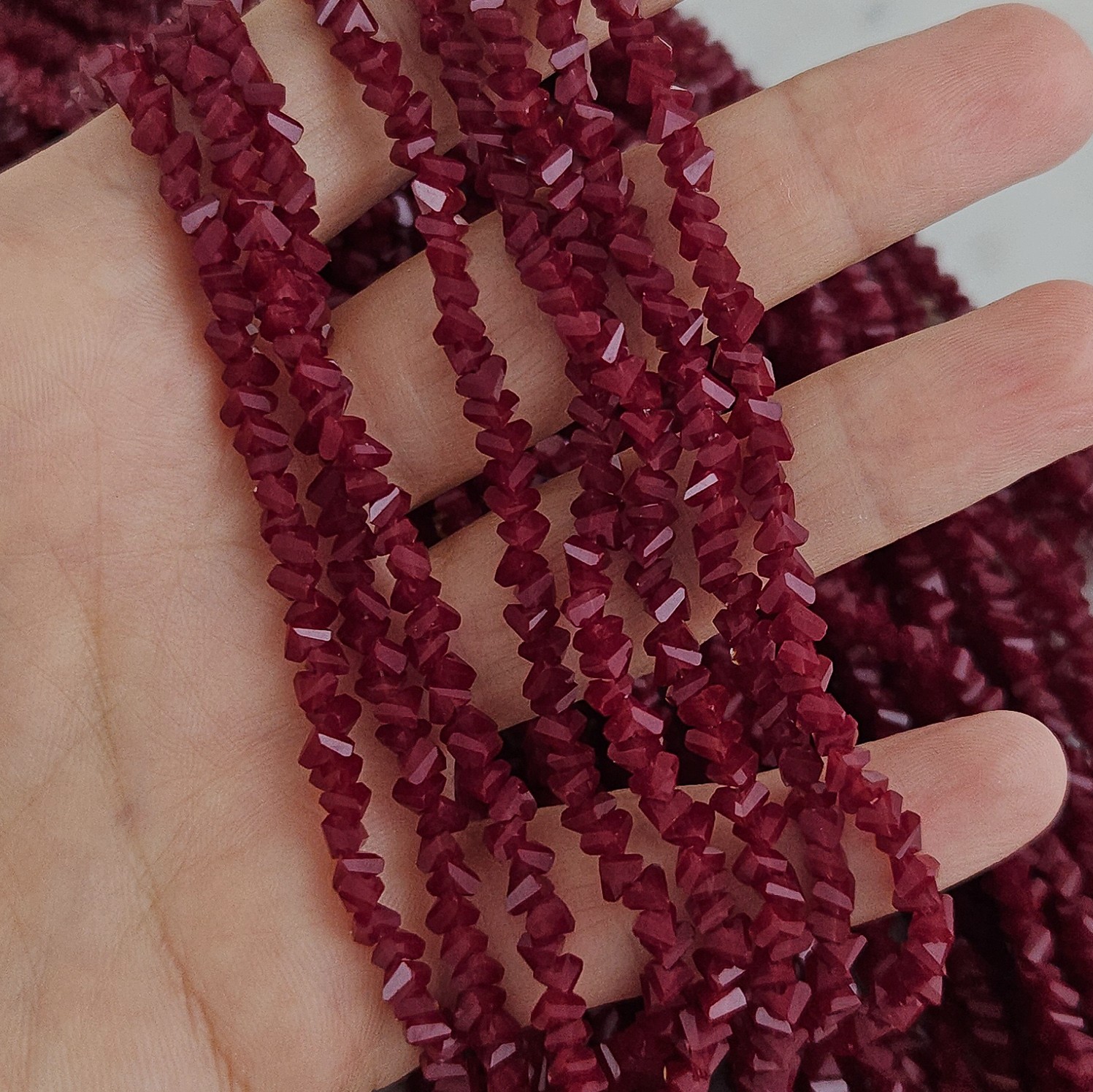 Нить 29 см Бусина хрустальная крошка ок. 4x3x3 мм бордовый (7338-4-БОРДО) купить с доставкой по России | Интернет-магазин Viva Beads