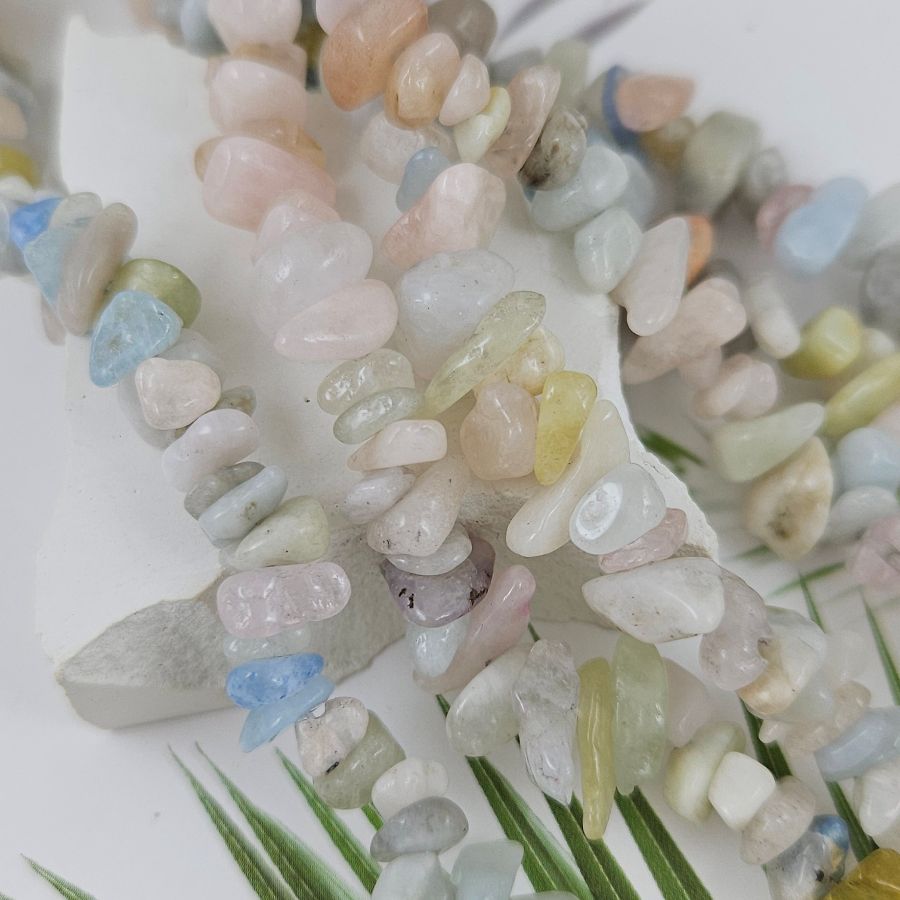 Нить 39 см Берилл / морганит / крошка 5-8 мм (7618) для бижутерии купить с доставкой по России | Интернет‑магазин Viva Beads
